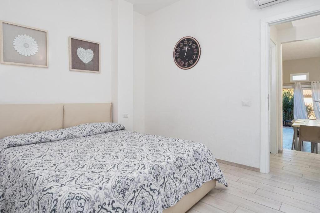 Bellissimo Appartamento Con Veranda Privata Al Centro Di Porto Rotondo Kültér fotó